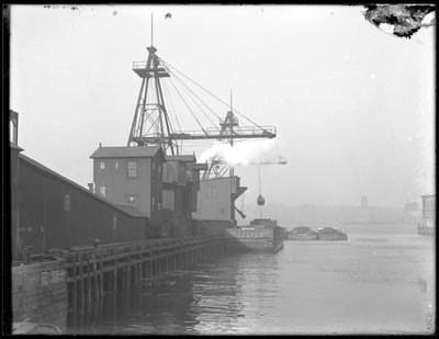 مصاعد فحم حمولة مباشرة ، شركة Interboro Rapid Transit Company ، W. 58th Street ، New York ، c.1911. بواسطة وليام ديفيس هاسلر