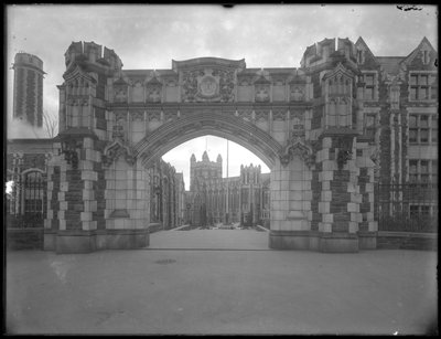 بوابة في City City of New York ، c.1912 بواسطة وليام ديفيس هاسلر