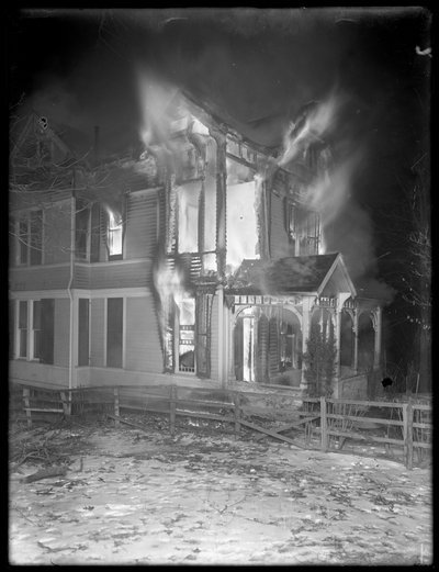 بريسكوت كوخ النار في الليل ، إنوود هيل ، 1914 بواسطة وليام ديفيس هاسلر