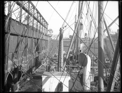 RMS كارباثيا تحميل في رصيف 54 NR ، 1912 بواسطة وليام ديفيس هاسلر