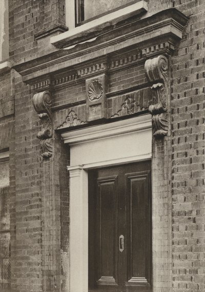 Doorway ، Longbridge House ، Farnham ، Surrey (صورة b / w) بواسطة وليام جالسوورثي ديفي