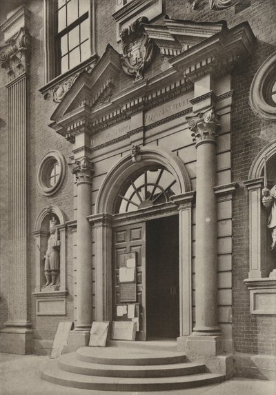 المدخل ، The Guildhall ، Worcester (صورة b / w) بواسطة وليام جالسوورثي ديفي