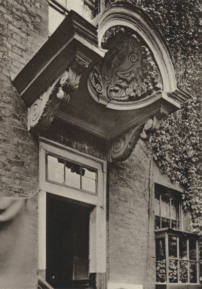 Doorway ، The Manor House ، Bermondsey ، لندن (صورة b / w) بواسطة وليام جالسوورثي ديفي
