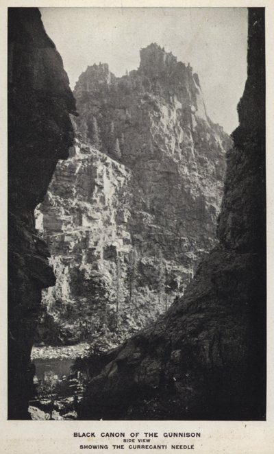 وديان كولورادو: Black Canon of the Gunnison ، منظر جانبي ، تُظهر إبرة Currecanti (صورة أبيض وأسود) بواسطة وليام هنري جاكسون