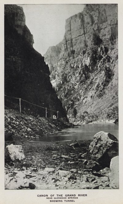 وديان كولورادو: Canon of the Grand River ، بالقرب من Glenwood Springs ، تُظهر النفق (صورة أبيض وأسود) بواسطة وليام هنري جاكسون