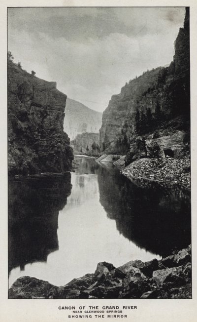 وديان كولورادو: Canon of the Grand River ، بالقرب من Glenwood Springs ، تظهر المرآة (صورة أبيض وأسود) بواسطة وليام هنري جاكسون