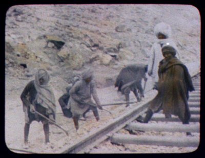 عمال هنود يبنون خطوط السكك الحديدية ، 1880 (صورة ملونة باليد) بواسطة وليام هنري جاكسون