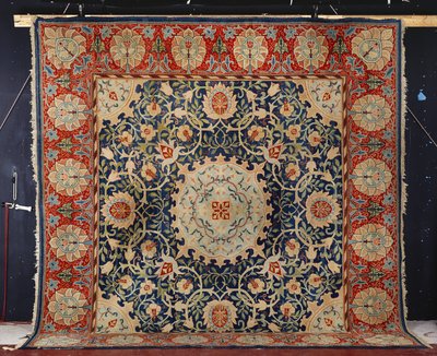 سجادة نادرة من نوع "Swan-House" Hammersmith معقودة يدويًا ، Morris & Co. ، حوالي عام 1890 بواسطة وليام موريس
