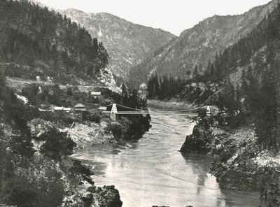 The Rockies: The Frazer Canyon و Cariboo Road Bridge ، بالقرب من Spuzzum ، كندا ، 1895. بواسطة وليام نتمان وابنه