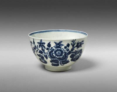 Teabowl ، ج. 1770-1783 (خزف ناعم اللصق مع طباعة نقل) بواسطة مصنع وورسيستر للخزف