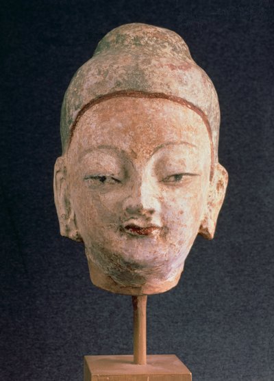 رأس تمثال لبوذا ، من Bezeklik ، القرنان التاسع والعاشر (الطين المطلي) بواسطة Xingjiang