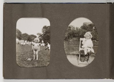 A 20th Century Family Snapshot album, c بواسطة فريدريك (المرتبط ب) بارنارد