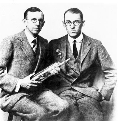 Clinton J Davisson and Lester H Germer, American physicists, c 1927 بواسطة فريدريك (المرتبط ب) بارنارد