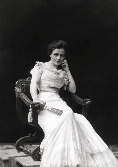 Feminine portrait بواسطة المدرسة الكندية