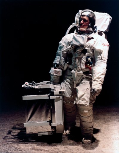 Manned Space Flight, USA, Apollo, General The Apollo Laser Ranging Retro-Reflector بواسطة فرديناند جورج والدمولر
