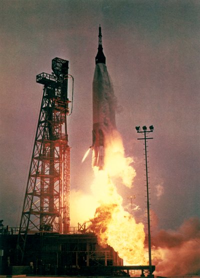 Manned Space Flight, USA, Mercury/Gemini Launch of the Atlas rocket that carried astronaut John Glenn into orbit بواسطة فريدريك (المرتبط ب) بارنارد