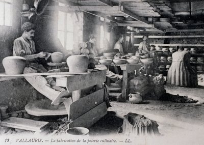 بطاقة بريدية مع صناعة الفخار لأدوات المائدة Vallauris ، حوالي عام 1900 ، فرنسا بواسطة سيفيريني سيفيريني