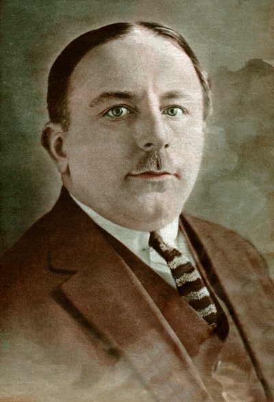روجر سالينجرو بواسطة . .