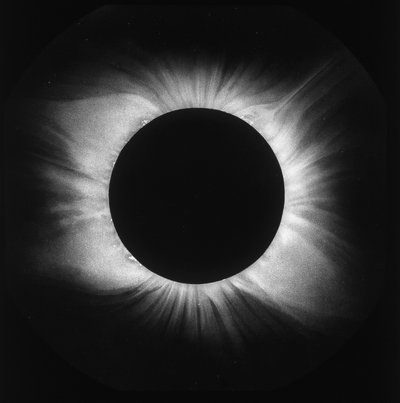 Solar eclipse بواسطة فريدريك (المرتبط ب) بارنارد