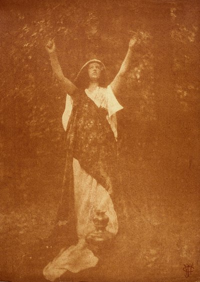 Woman with a vase, c 1906 بواسطة ريتشارد (بعد) داد