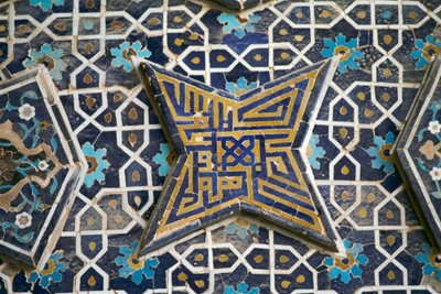 Polychrome tile decoration, Jameh Mosque (Friday mosque) (Unesco World Heritage List, 2012), Isfahan (Esfahan), Iran بواسطة أو Magno Cesare Magni