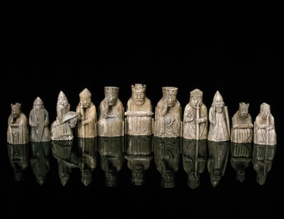 Lewis Chesspieces (walrus ivory) بواسطة المدرسة الاسكندنافية