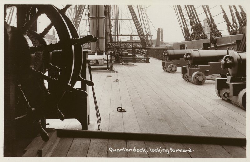 ربع ساعة من HMS Victory ، يتطلع إلى الأمام (صورة بالأبيض والأسود) بواسطة (بعد) مصور انكليزي