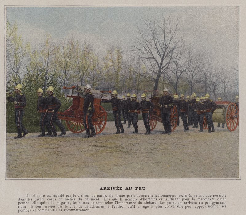 Arrivee au feu (صورة ملونة) بواسطة (بعد) مصور فرنسي
