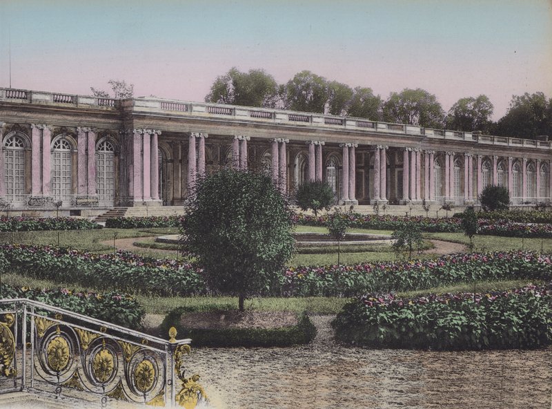 Grand Trianon ، Facade sur les Jardins ، Great Trianon ، منظر أمامي على الحدائق (صورة ملونة) بواسطة (بعد) مصور فرنسي