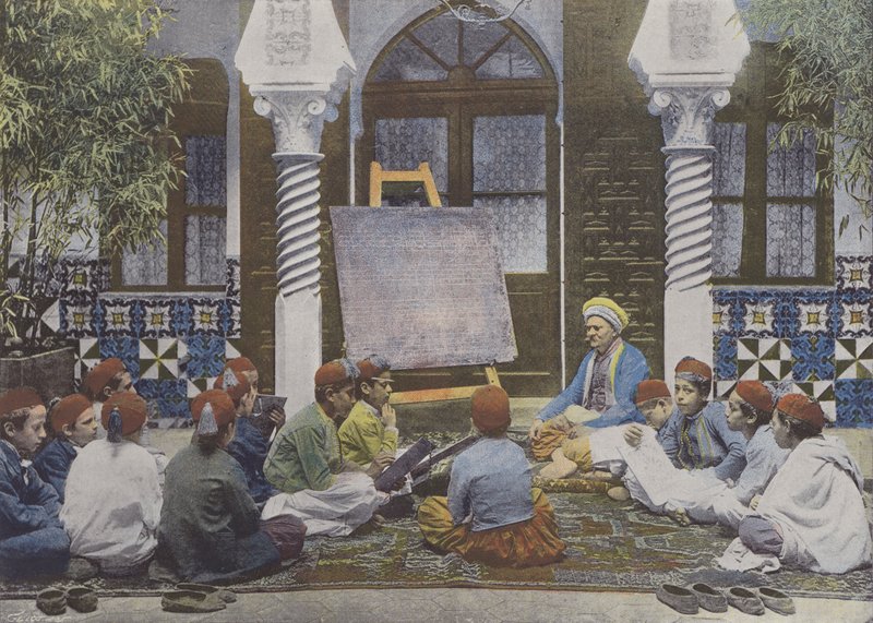 المدرسة العربية (صورة ملونة) بواسطة (بعد) مصور فرنسي