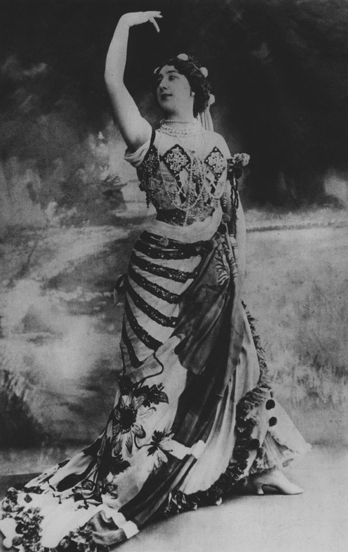 La Belle Otero (صورة أبيض وأسود) بواسطة (بعد) مصور فرنسي