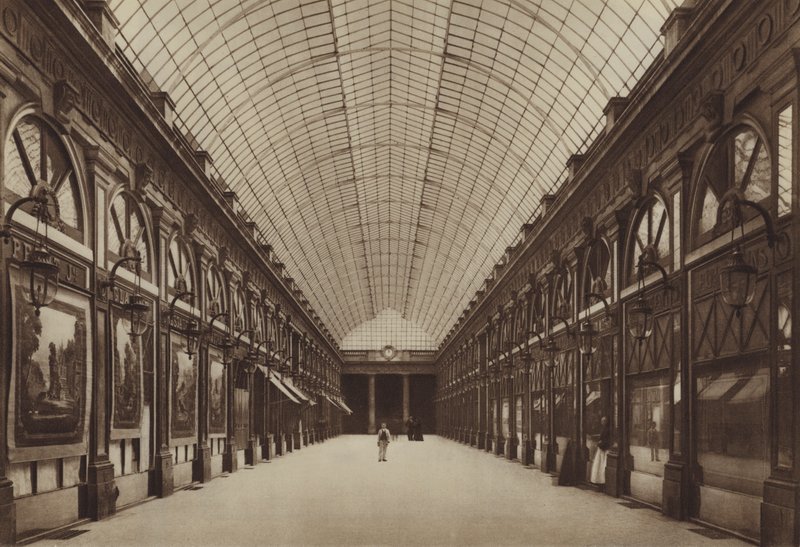 معرض أورليانز في Palais-Royal (صورة b / w) بواسطة (بعد) مصور فرنسي