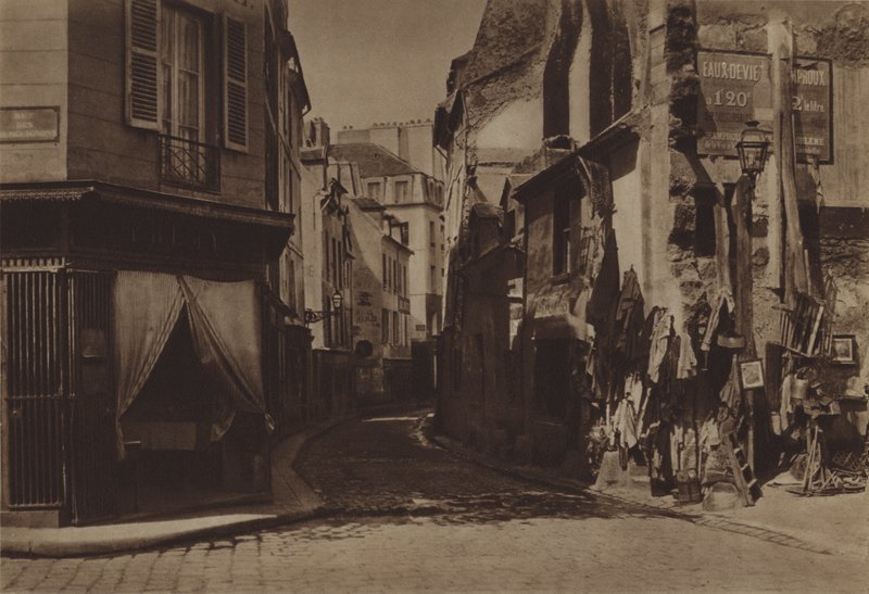 شارع دي لورسين (صورة b / w) بواسطة (بعد) مصور فرنسي
