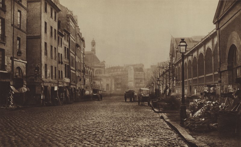 The rue de la Tonnellerie ، في Les Halles (صورة b / w) بواسطة (بعد) مصور فرنسي