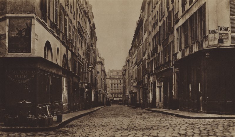 شارع دي مولين حوالي عام 1866 ، هُدم لبناء شارع دي لوبيرا (صورة بالأبيض والأسود) بواسطة (بعد) مصور فرنسي