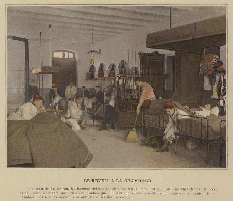 Le Reveil a la Chambree (صورة ملونة) بواسطة (بعد) مصور فرنسي