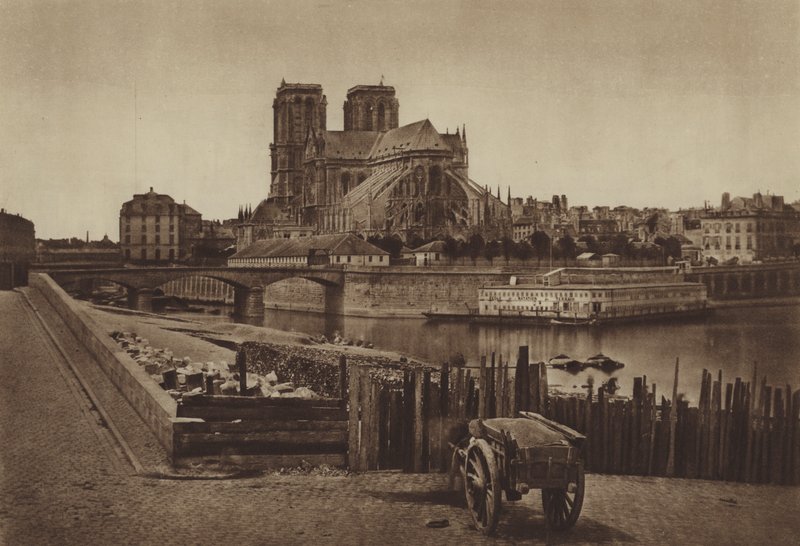 جانب سرير نوتردام (صورة b / w) بواسطة (بعد) مصور فرنسي