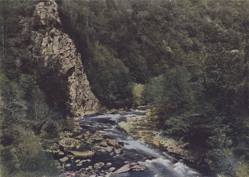 The Gorges de la Cere بين Siran و Lamativie (صورة ملونة) بواسطة (بعد) مصور فرنسي
