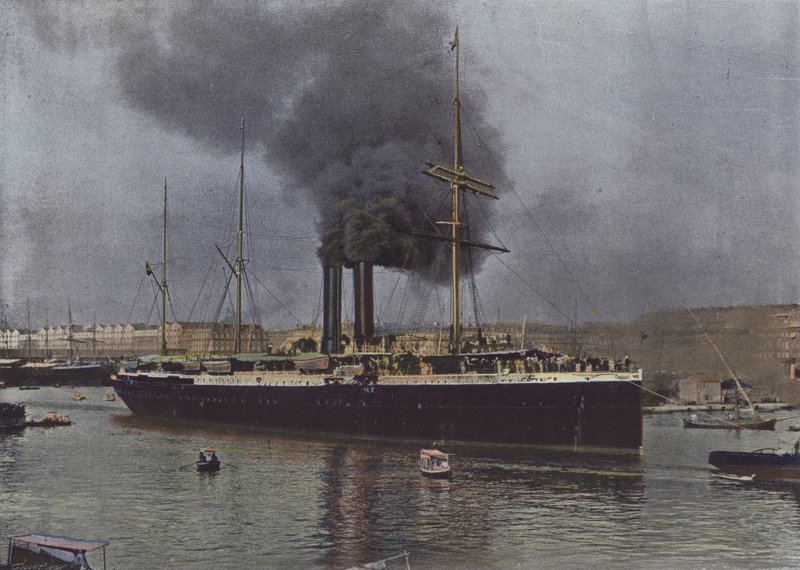 مرسيليا ، سفينة Maritime Messageries تغادر الميناء (صورة ملونة) بواسطة (بعد) مصور فرنسي