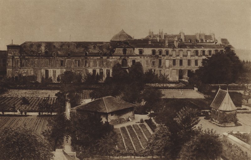 Monastery ND-de-Charite ، المعروف باسم Saint-Michel ، تم استبداله بمعهد Radium ، شارع Pierre-Curie (صورة b / w) بواسطة (بعد) مصور فرنسي