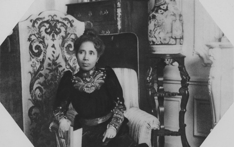 الملكة رانافالو (صورة b / w) بواسطة (بعد) مصور فرنسي