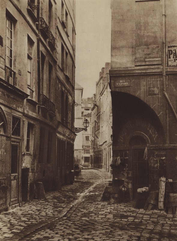 كان شارع Rue des Marmousets في عام 1864 ، المأخوذ من شارع Saint-Landry ، في موقع فندق Hotel-Dieu الجديد (صورة بالأبيض والأسود) بواسطة (بعد) مصور فرنسي