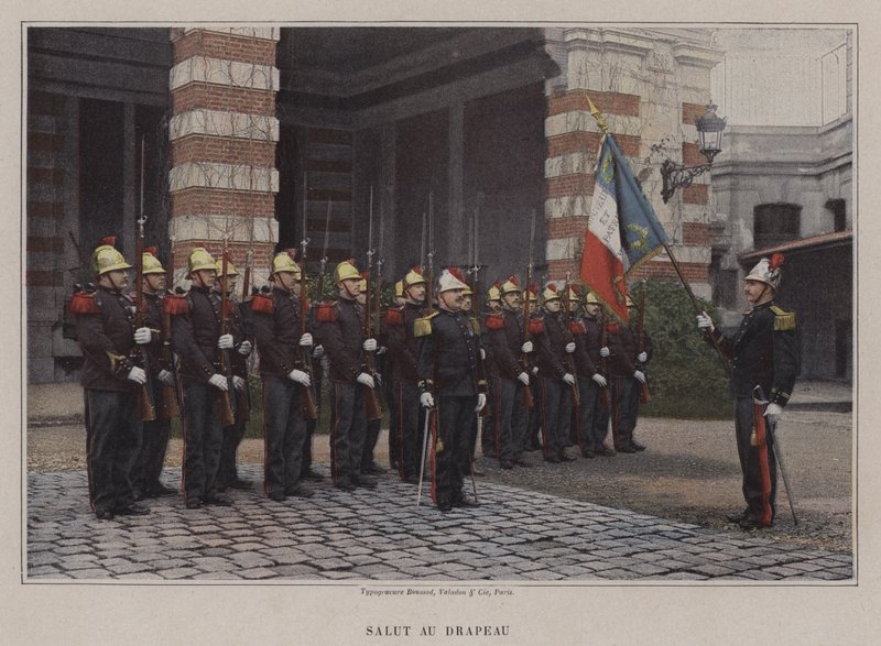 Salut au Drapeau (صورة ملونة) بواسطة (بعد) مصور فرنسي