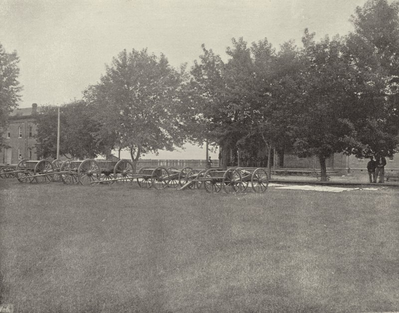 البطارية في Fort Omaha ، Nebraska (b / w photo) بواسطة المصور الأمريكي (بعد)