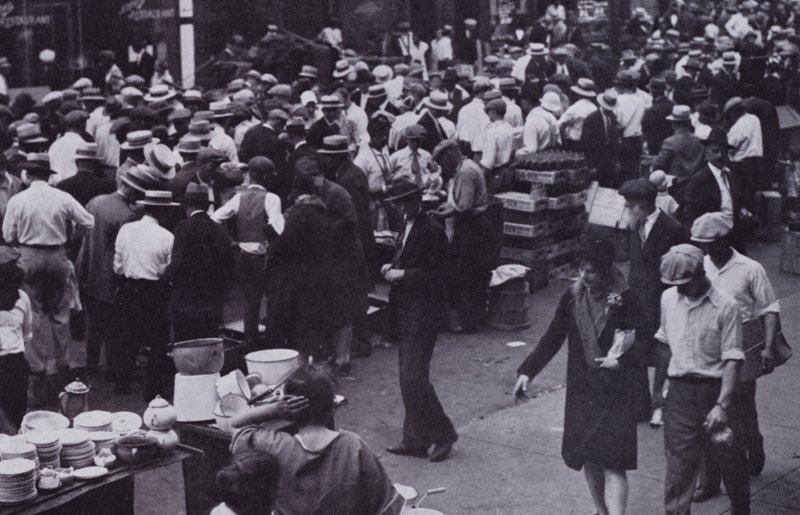 Chicago: The Ghetto on a Busy Day (b/w photo) بواسطة المصور الأمريكي (بعد)