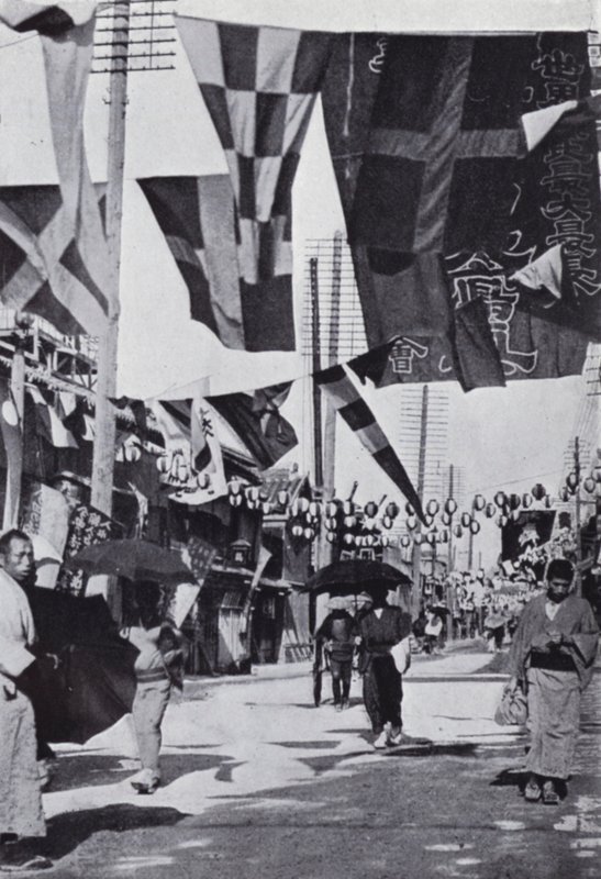Dotombori أو شارع المسرح ، أوساكا (صورة بالأبيض والأسود) بواسطة المصور الأمريكي (بعد)