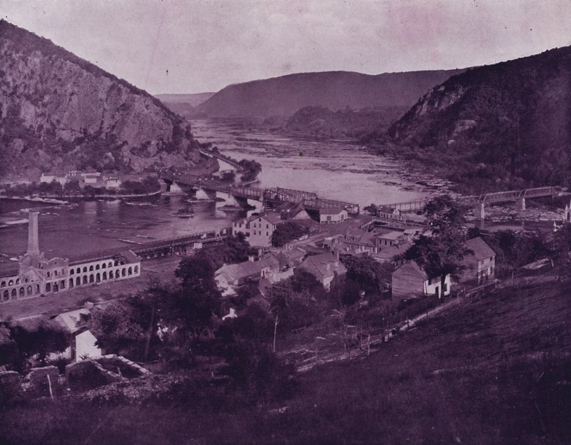 هاربرز فيري ، فيرجينيا ، من مرتفعات بوليفار (b / w photo) بواسطة المصور الأمريكي (بعد)