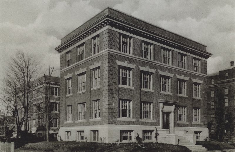 جامعة هارفارد: مختبر Wolcott Gibbs Memorial ، مختبر T Jefferson Coolidge الكيميائي (صورة b / w) بواسطة المصور الأمريكي (بعد)