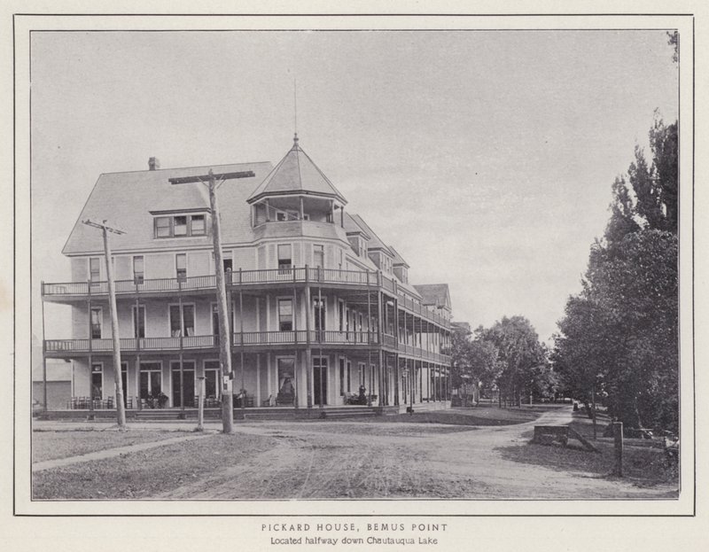 جيمستاون ، نيويورك: Pickard House ، Bemus Point (b / w photo) بواسطة المصور الأمريكي (بعد)