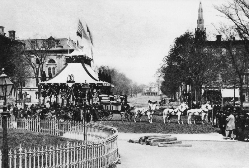 الكذب في الولاية ، الرئيس أبراهام لينكولن ، كليفلاند ، أوهايو ، أبريل 1865 (صورة b / w) بواسطة المصور الأمريكي (بعد)